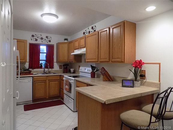 5th image of 9054 NW 35th Pl