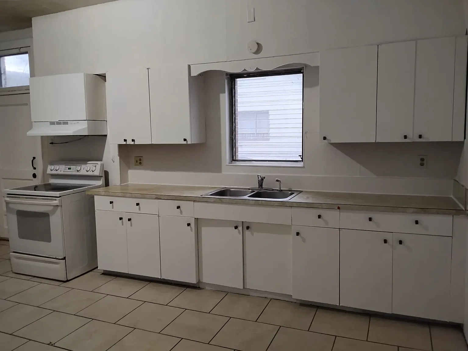 837 N Vine St — Photo 2