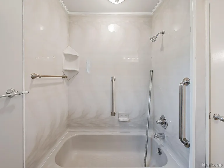 7580 Thornwood St — Photo 41