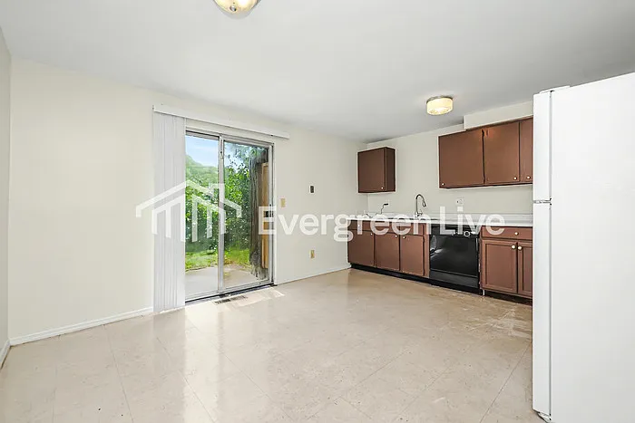 7929 Mount Hood Dr — Photo 6