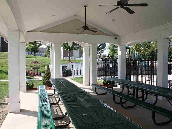 3rd image of 1501 Bradley Ln