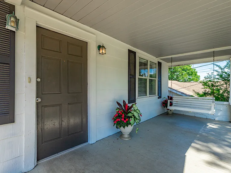 1209 Hanover St — Photo 2