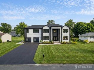 11 Williams Rd, Kendall Park, NJ 08824