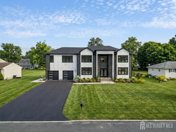 11 Williams Rd, Kendall Park, NJ 08824