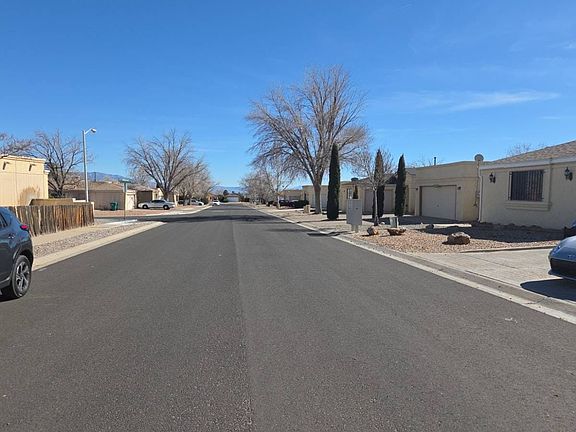 5th image of 1649 Hollyberry Dr NE