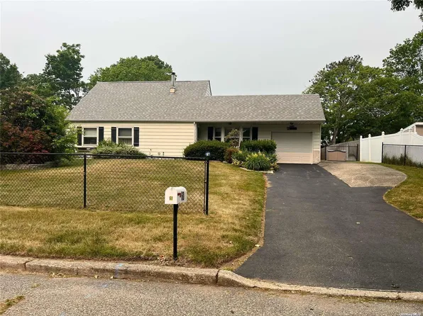 60 Matsunaye Drive, Medford, NY 11763