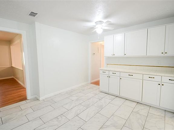4th image of 3824 Fairfax Dr