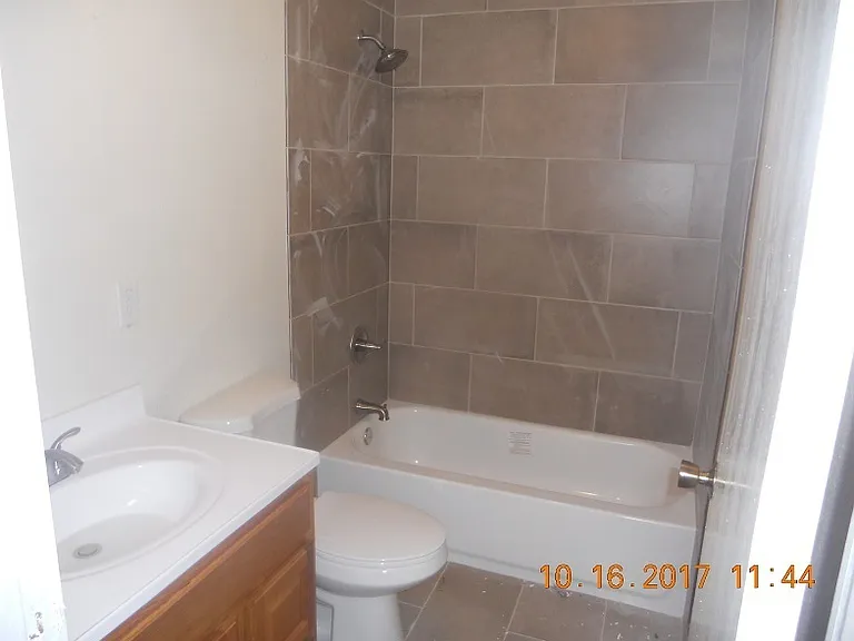 1119 Lafayette St — Photo 11