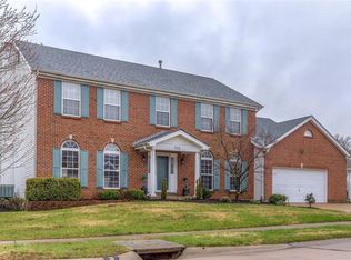 500 Eaglesridge Dr, Ballwin, MO 63021