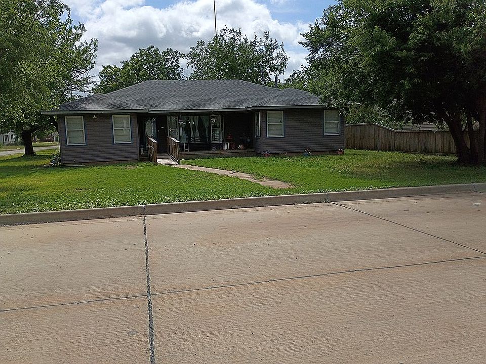 Front of 622 N. 14th St.