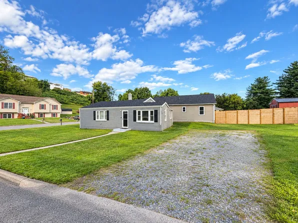 218 Franklin Ave, Vinton, VA 24179
