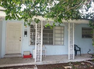 670 NE 180th St, Miami, FL 33162