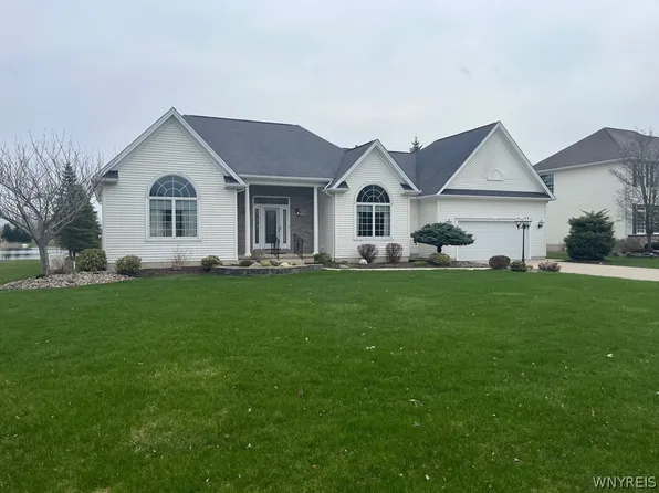 7305 Windsor Dr, North Tonawanda, NY 14120