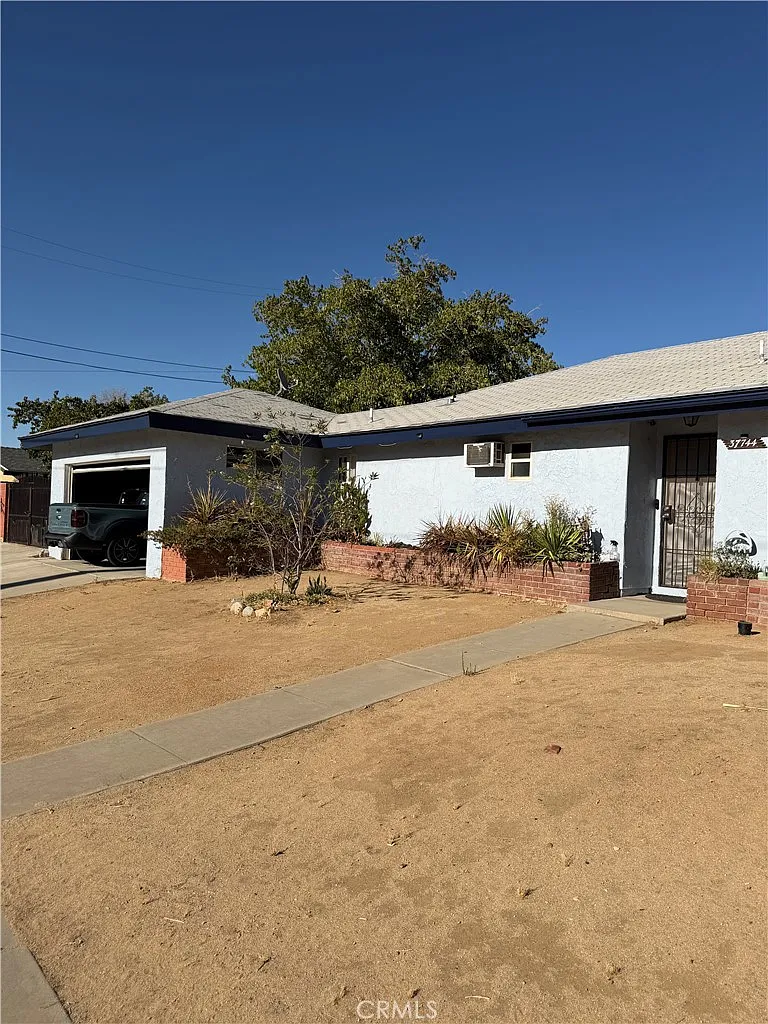 4 bed, 1269 sqft, $3,300 — Photo 1