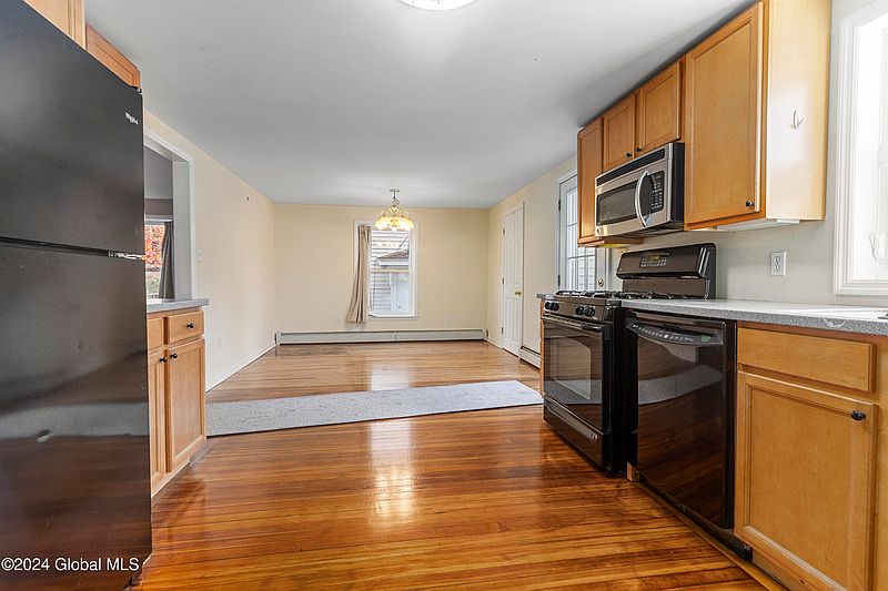 5th image of 2110 Eastern Parkway