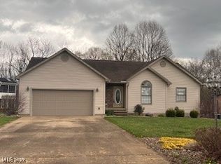 50 Teri Ln, Little Hocking, OH 45742