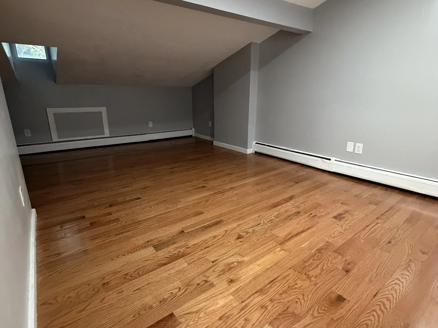 3 bed, 800 sqft, $2,100 — Photo 3