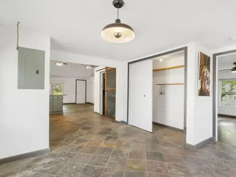 2822 W College St — Photo 11