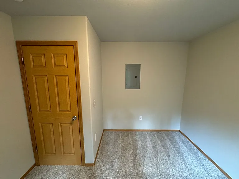 2875 S Donovan Dr — Photo 13