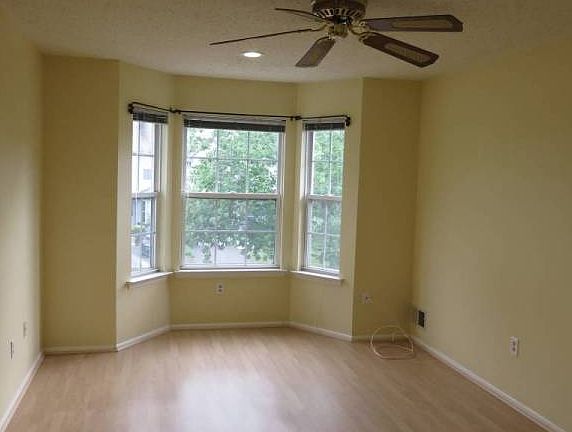 3rd image of 380 Draco Rd