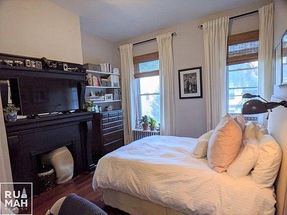 5th image of 905 Willoughby Ave #2F