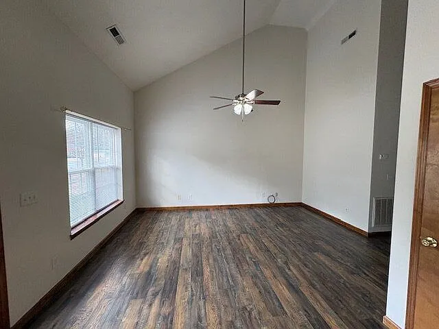 1119 Brownlea Dr — Photo 2