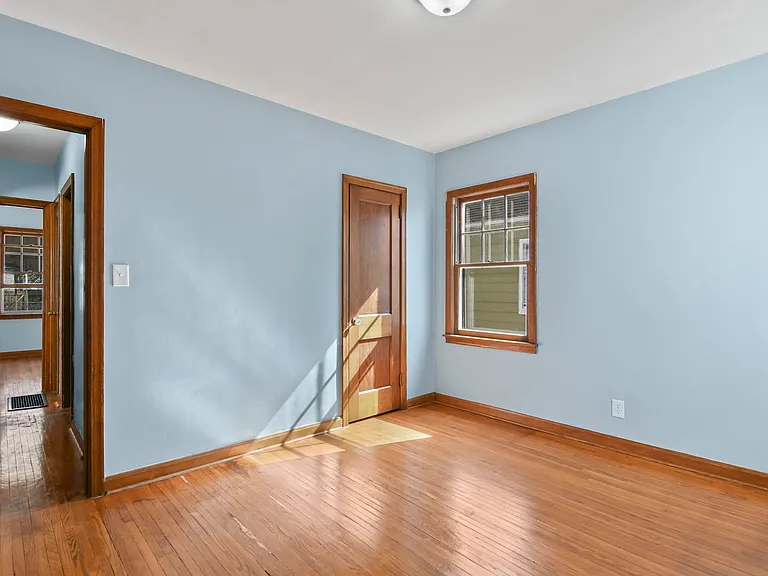 2636 S 7th St — Photo 14