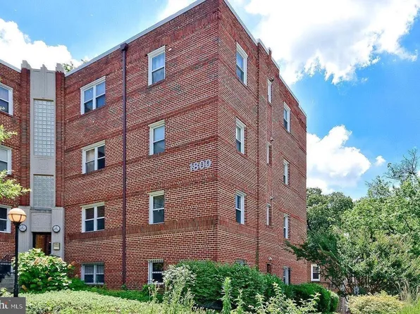 1800 28th Pl SE APT 302, Washington, DC 20010