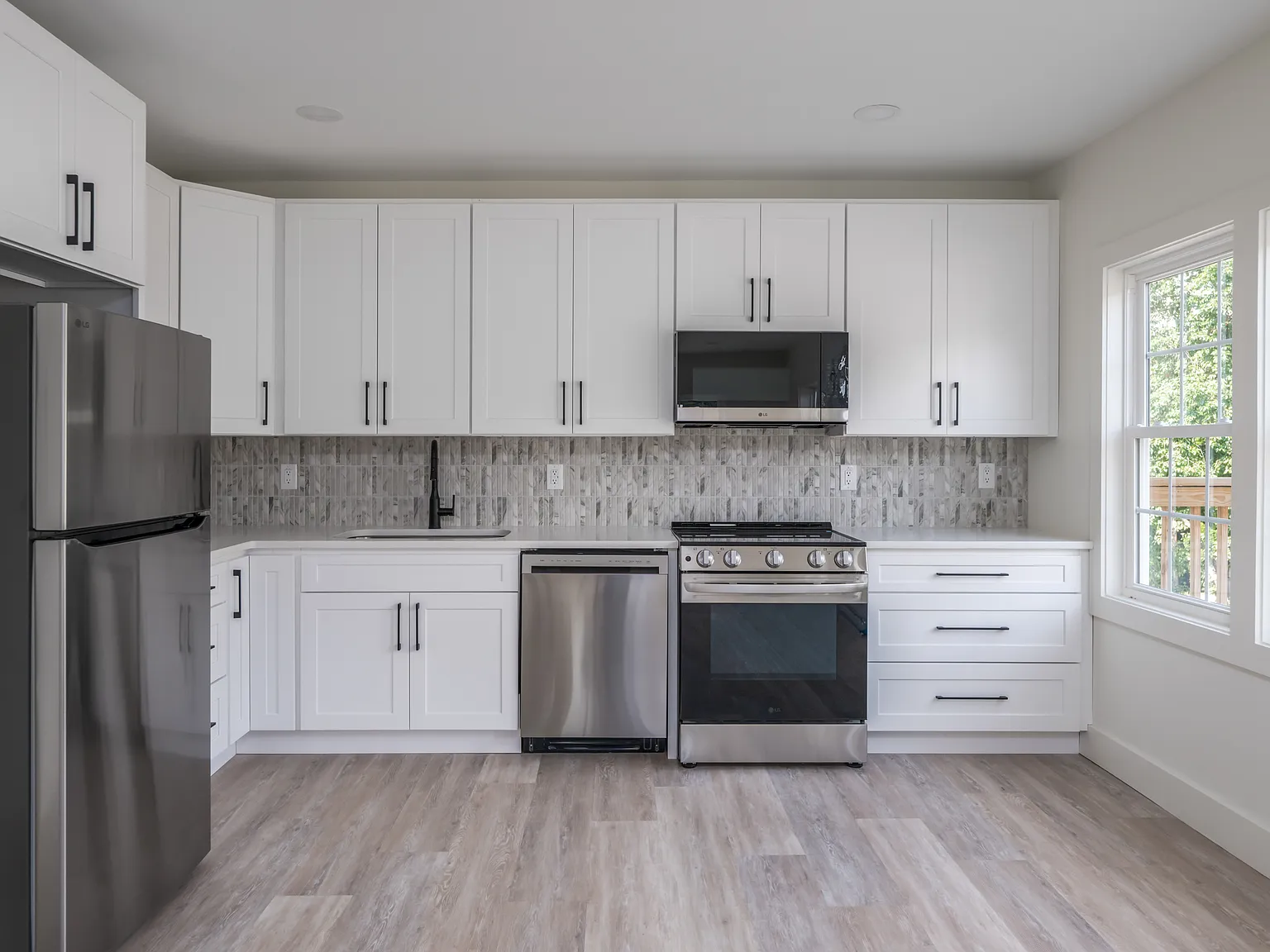 2 bed, 945 sqft, $2,095 — Photo 1