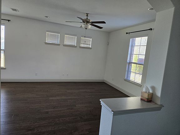 3rd image of 3129 Decker Dr