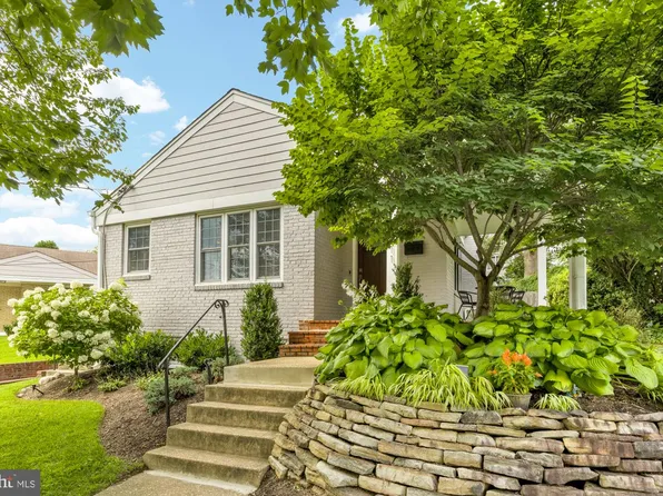 2611 Ross Rd, Chevy Chase, MD 20815