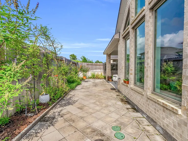 31418 Golden Cliffs Ln — Photo 41