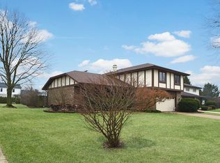 1239 Grace Ct, Downers Grove, IL 60516