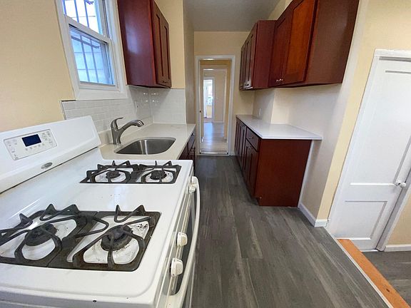 3rd image of 1060 Harrison St