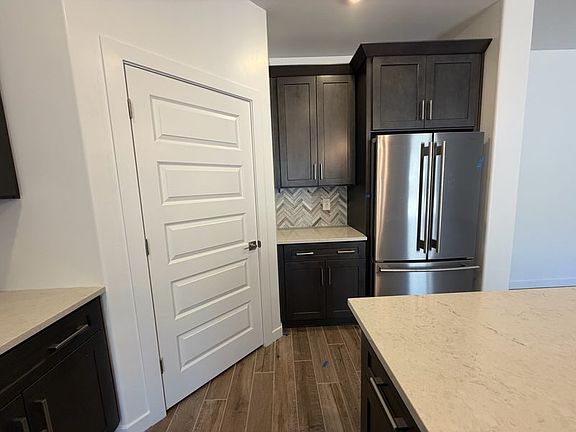 12098 N SHORE CLIFF DR Kitchen