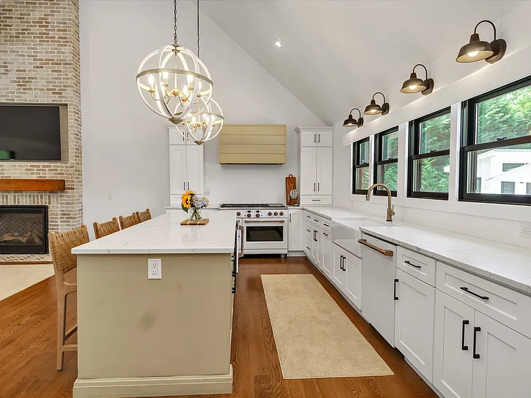 99 Beach Rd — Photo 8