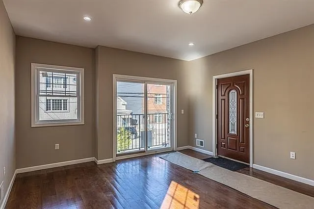 69 Hutton St #1 — Photo 3