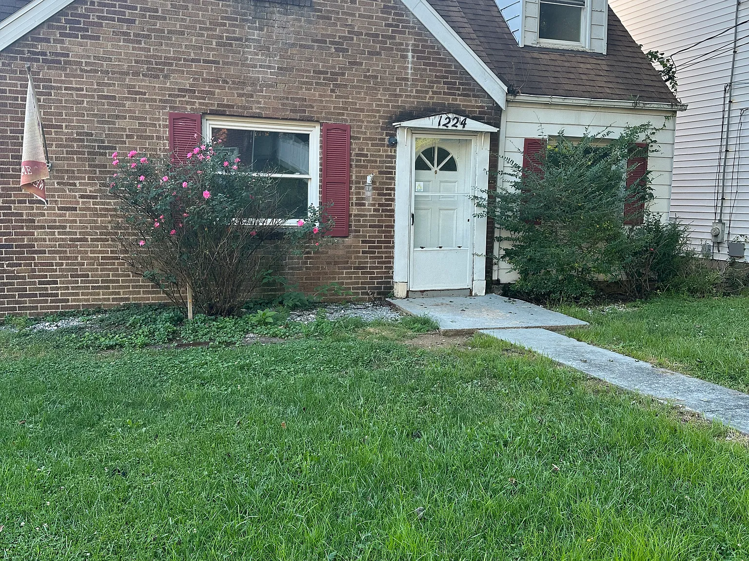 3 bed, 1.5 bath, 1900 sqft, $1,500 — Photo 1