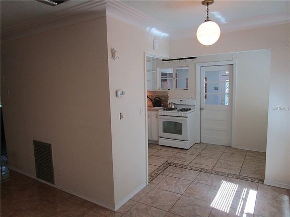 4th image of 901 32nd St N