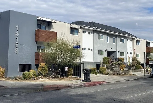 14153 Victory Blvd. — Photo 4