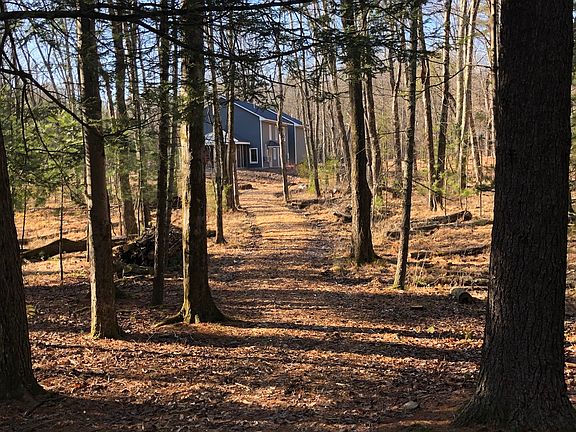 ¼ mi. mulched woodland trail