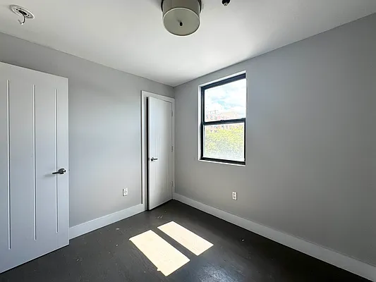 Rented by Pear NYC LLC | media 4