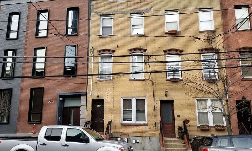 2nd image of 218.5 York St