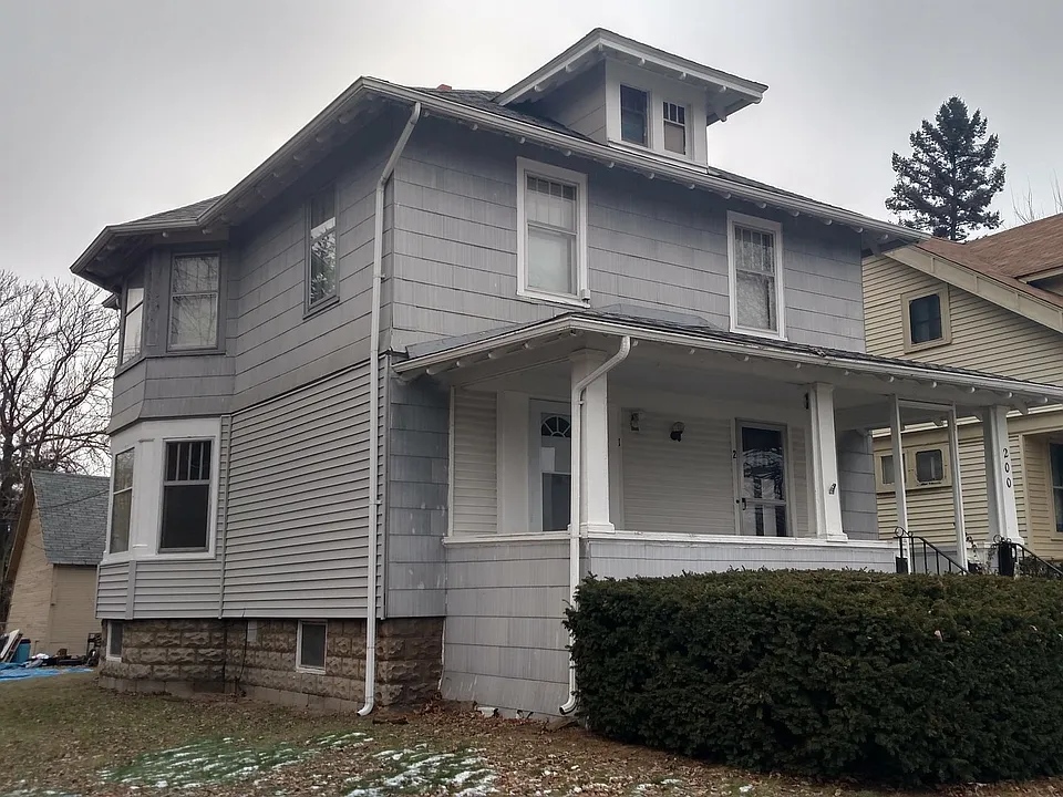 D098 - S West St 200