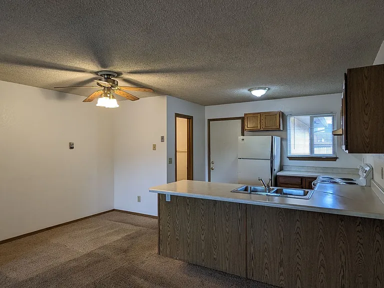 1299 Vondelpark Dr #B — Photo 3
