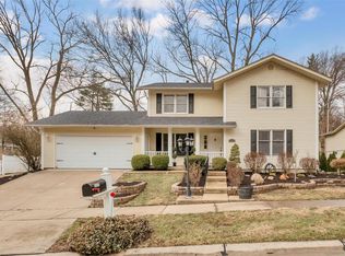 1111 Crested View Dr, Saint Louis, MO 63146