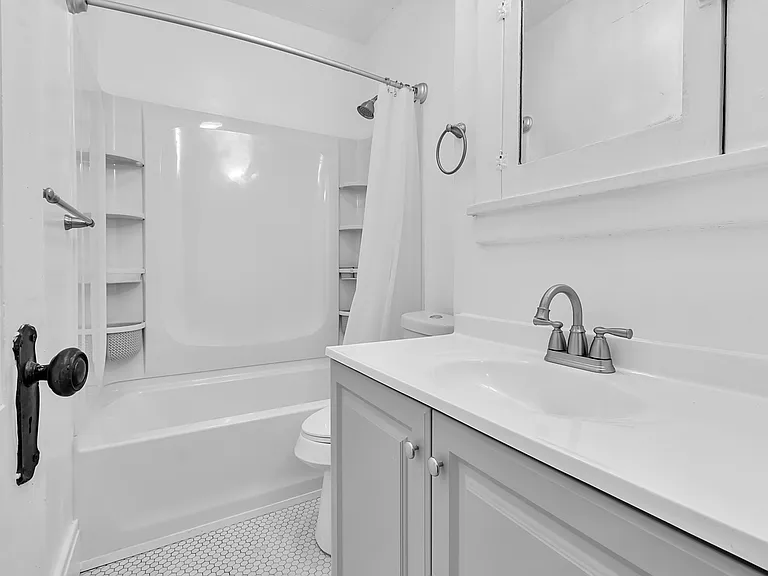 49 Virgil Ave — Photo 9