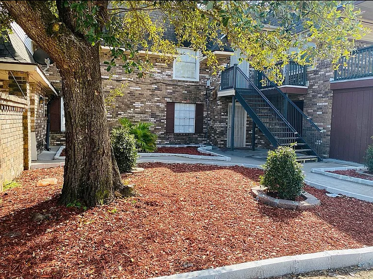 5805 Tall Timbers Dr #D — Photo 4