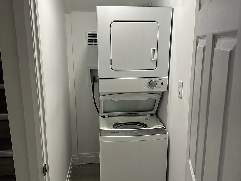 6035 Britannia Cres #LOWER — Photo 17