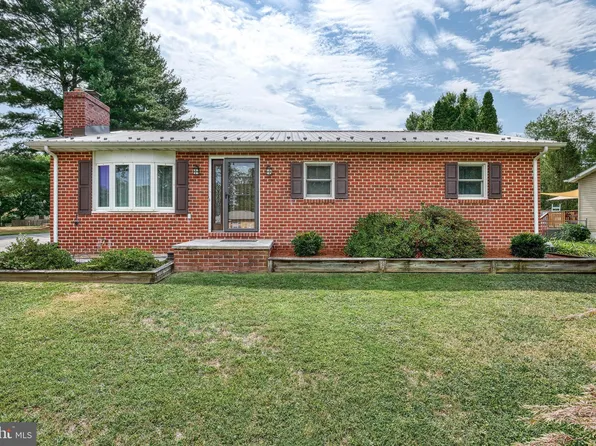 4 Autumn Dr, Gettysburg, PA 17325